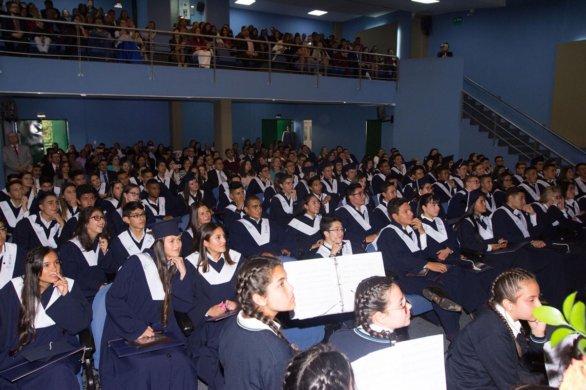 Estudiantes en auditorio