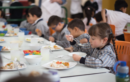 Estudiantes en Comedor